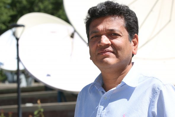 University of Utah School of Computing professor Sneha Kumar Kasera and his team of researchers are tasked with creating a crowdsourcing system that allows cellphone and laptop users to help detect and locate someone who is stealing bandwidth on radio frequency waves. The team has received a three-year, $1-million grant from the National Science Foundation (NSF) to devise the system to help tighten security of the nation’s radio spectrum, a valuable resource used for satellite communication and for commercial, public safety and military applications.